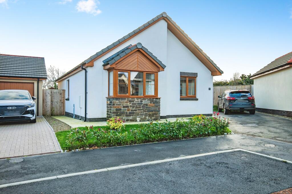 2 bedroom bungalow for sale in Potters Grove, Templeton, Narberth