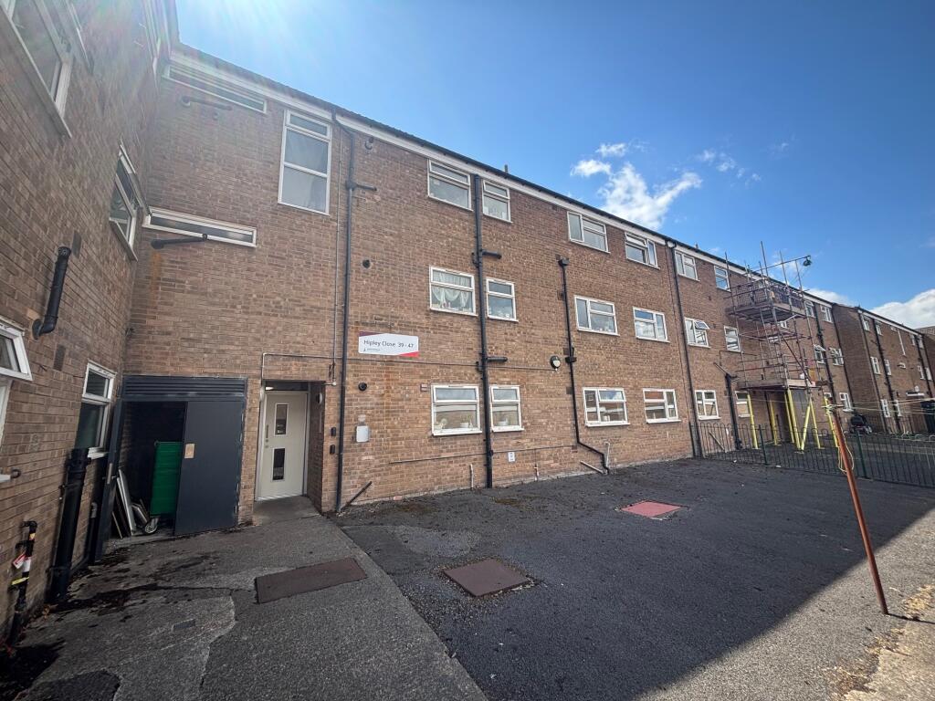 Main image of property: Hipley Close, Chesterfield, S40 4LH