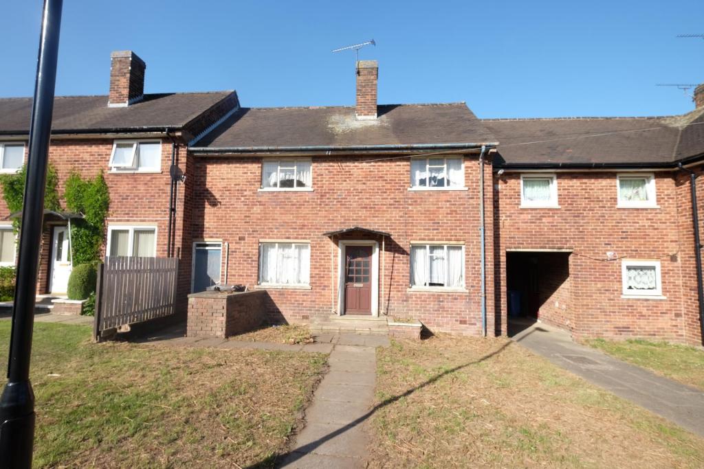 3 bedroom town house for sale in Lupton Road, Lowedges, Sheffield, S8