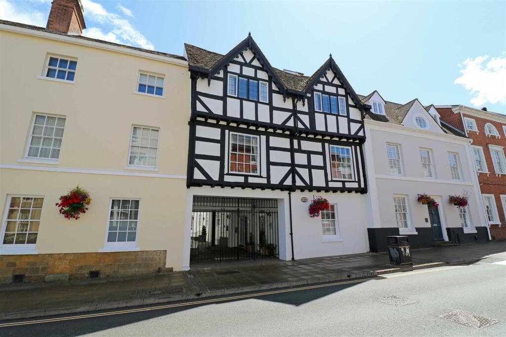 2 bedroom duplex for sale in Neville Court, Jury Street, Warwick, CV34