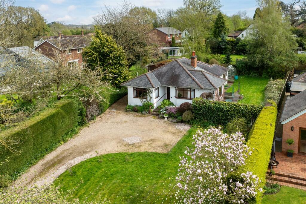 3 bedroom detached bungalow for sale in Park Drive, Claverdon, Warwick