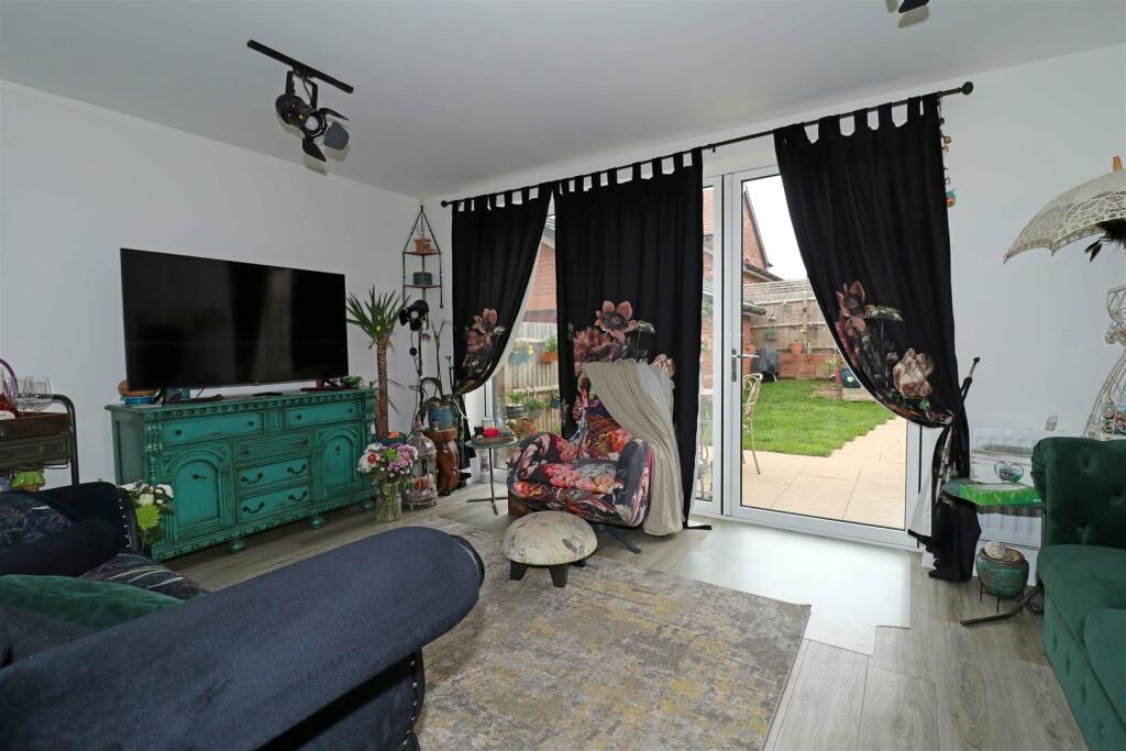 Additional property image - Conrad Lewis Way, Warwick