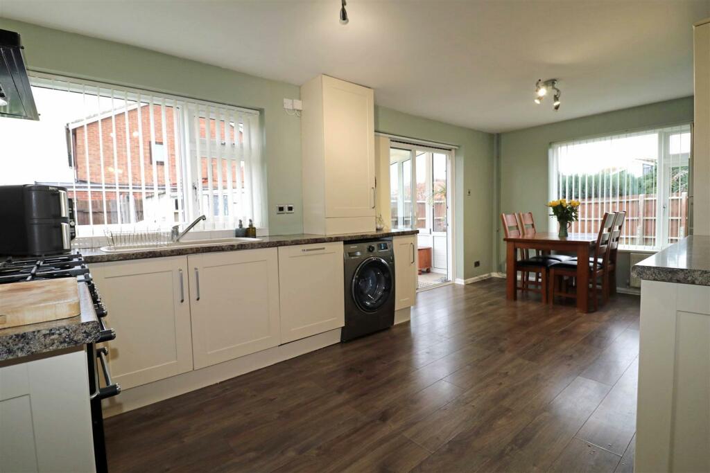 Additional property image - Sycamore Grove, Warwick