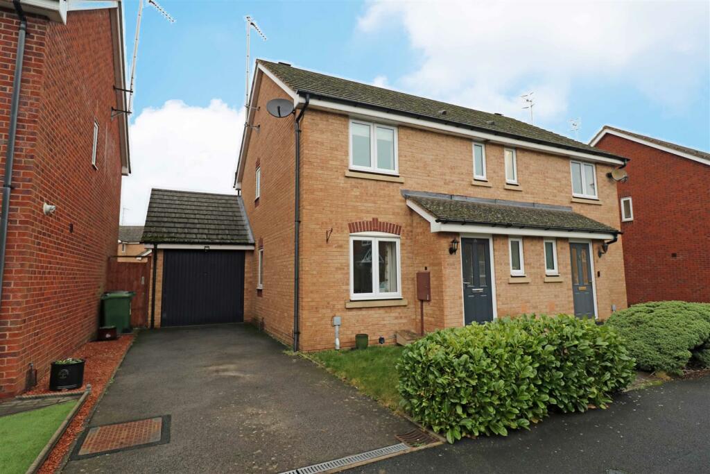 Main image of property: Swan Meadow, Warwick