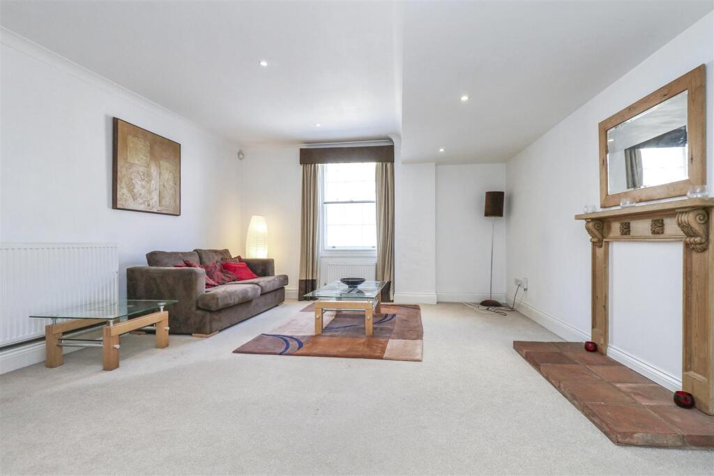 Additional property image - Neville Court, Jury Street, Warwick