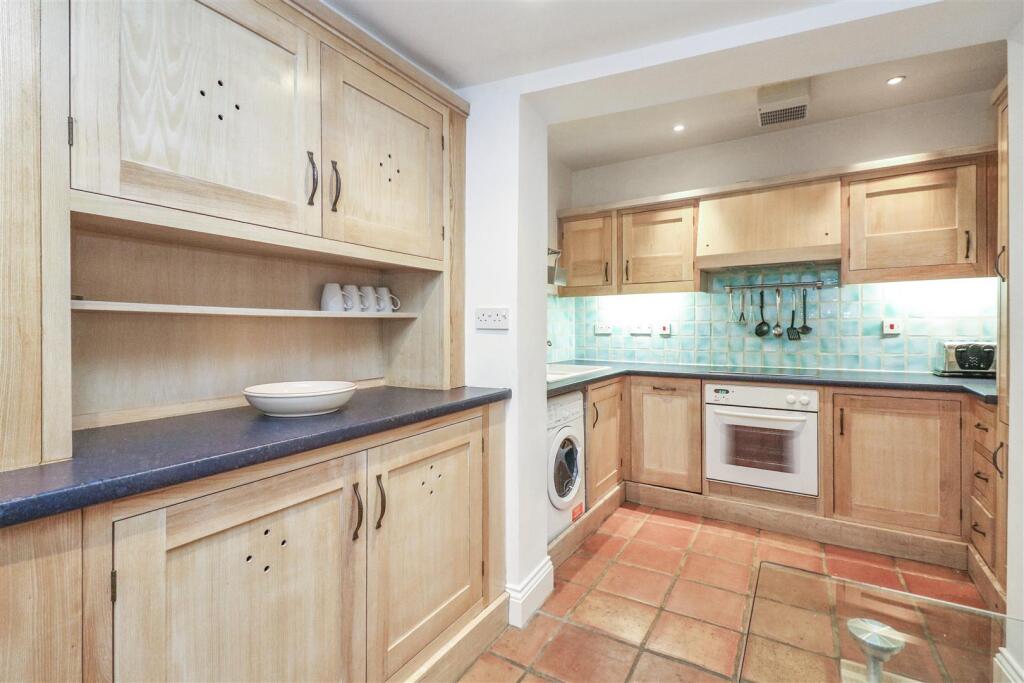 Additional property image - Neville Court, Jury Street, Warwick