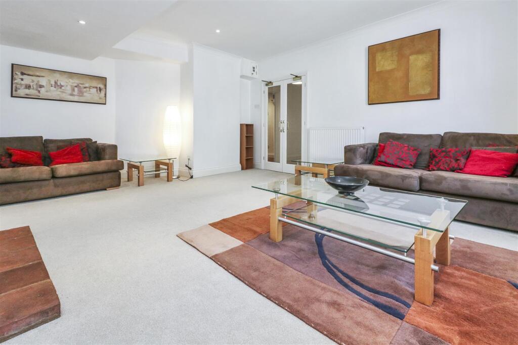 Additional property image - Neville Court, Jury Street, Warwick