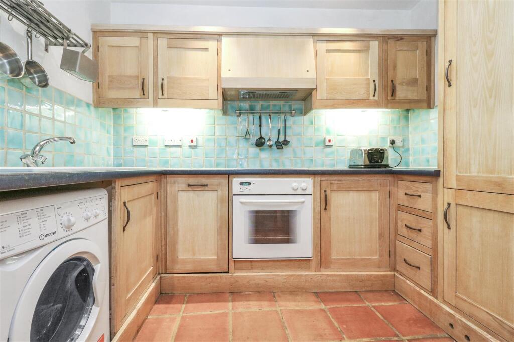 Additional property image - Neville Court, Jury Street, Warwick