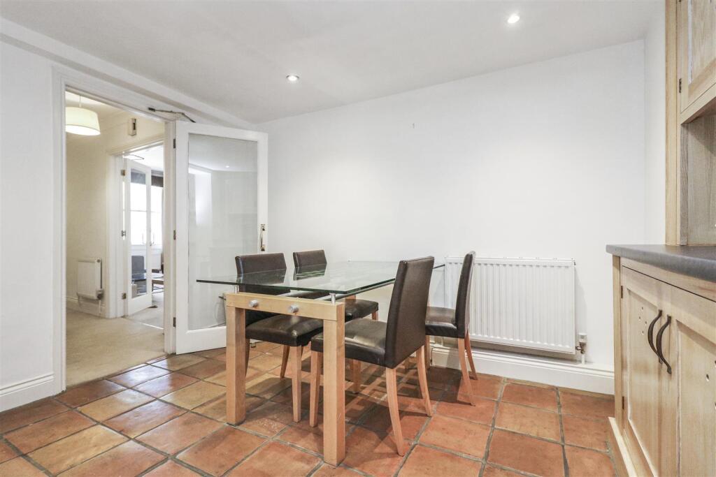 Additional property image - Neville Court, Jury Street, Warwick