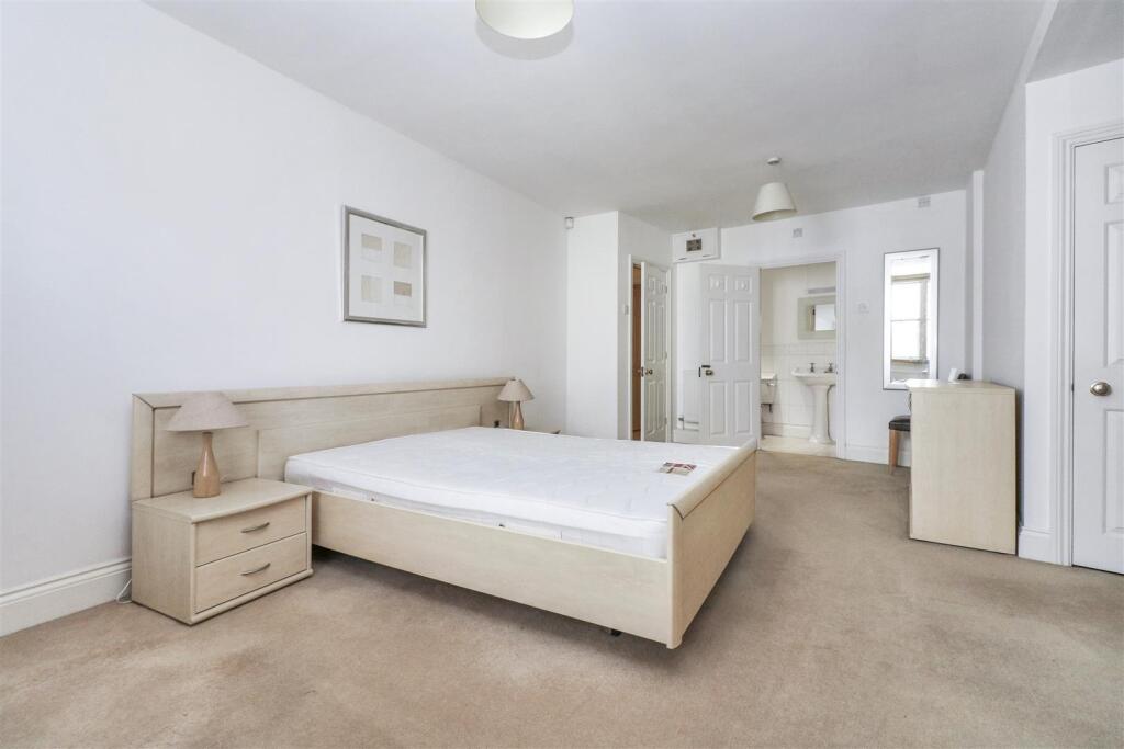 Additional property image - Neville Court, Jury Street, Warwick