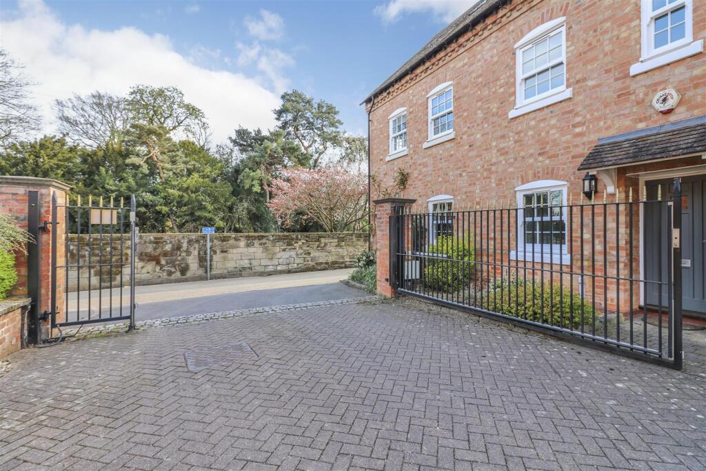 Additional property image - Neville Court, Jury Street, Warwick