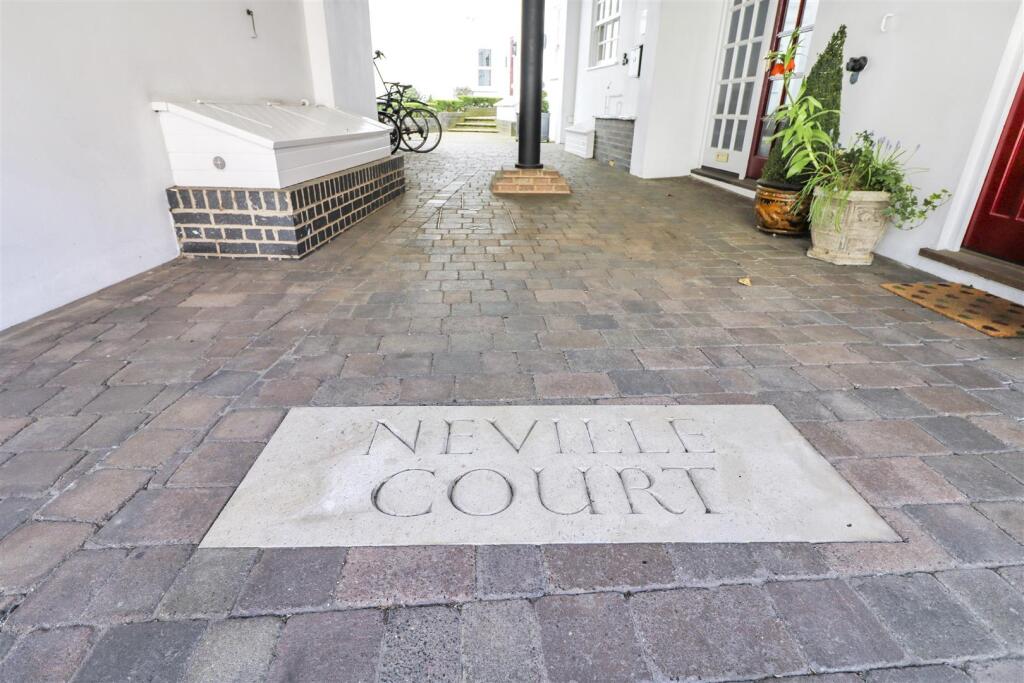 Additional property image - Neville Court, Jury Street, Warwick