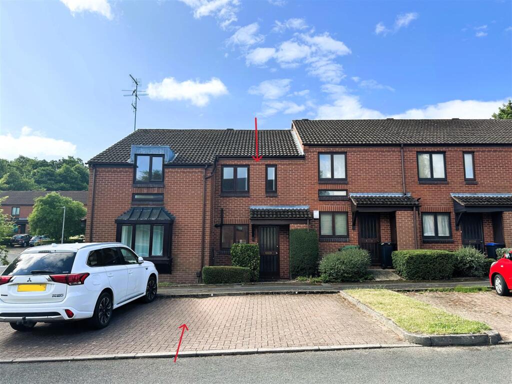 Main image of property: Spring Pool, Warwick