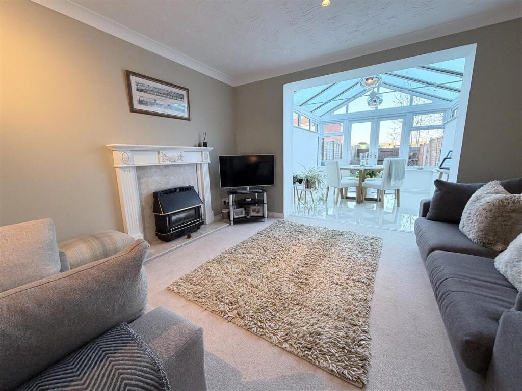 Main image of property: Caliban Mews, Warwick Gates, Warwick