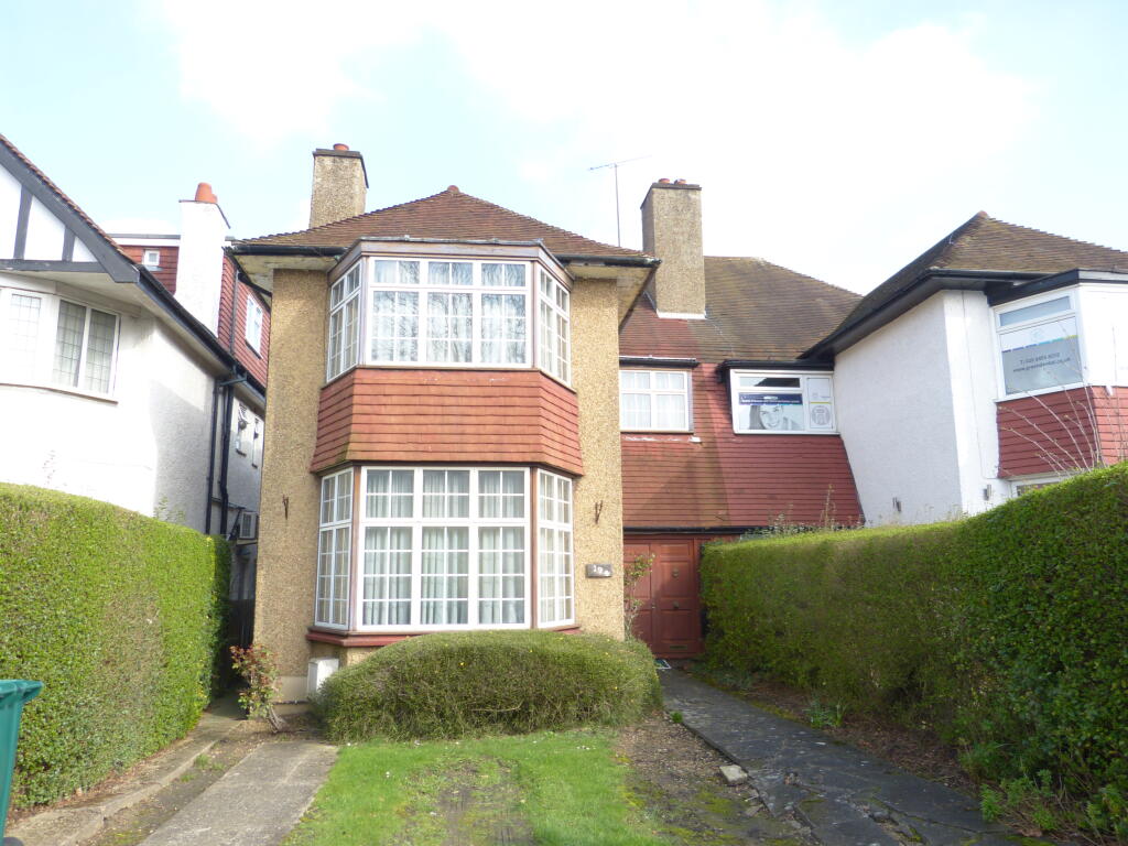 Main image of property: GOLDERS GREEN ROAD, LONDON, NW11