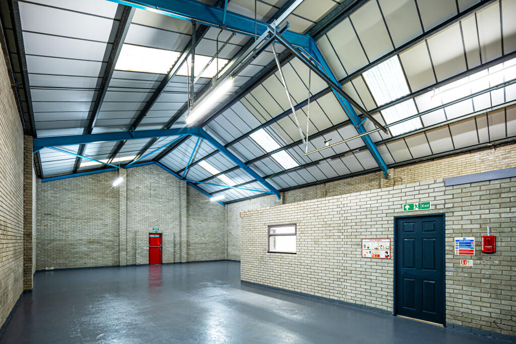 Additional property image - Swan Centre Avenue Farm, Warwickshire, CV37 0HS