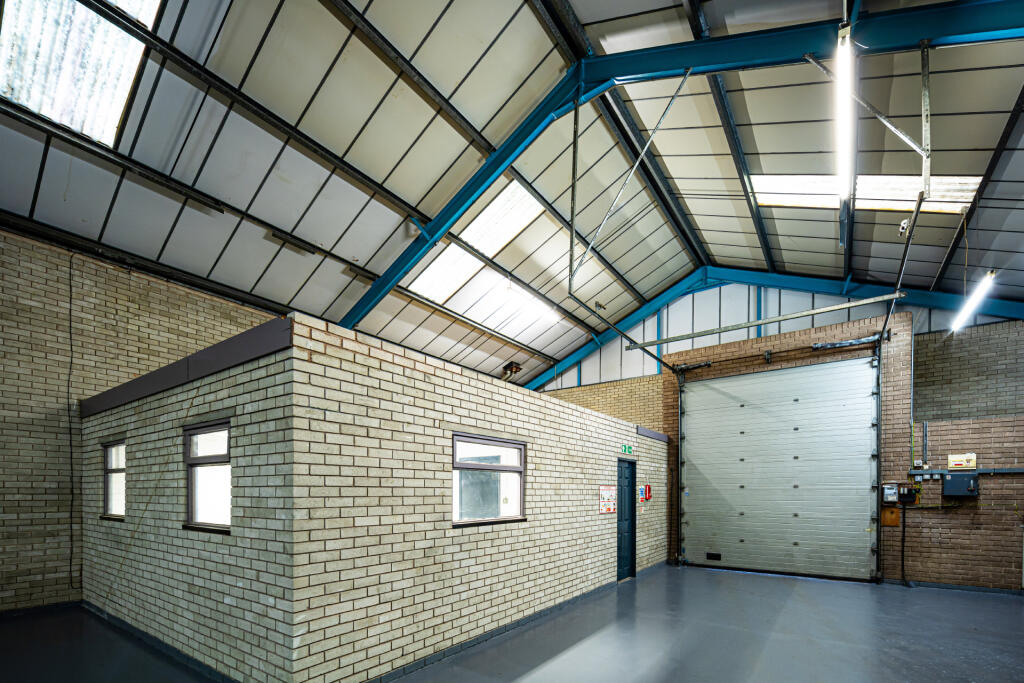 Additional property image - Swan Centre Avenue Farm, Warwickshire, CV37 0HS