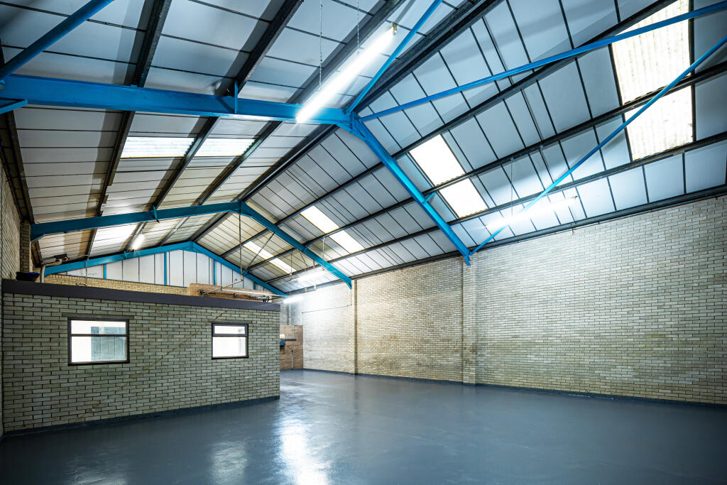 Additional property image - Swan Centre Avenue Farm, Warwickshire, CV37 0HS