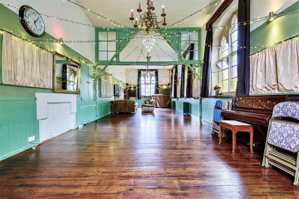 3 bedroom detached house for sale in Lower Road, East Farleigh