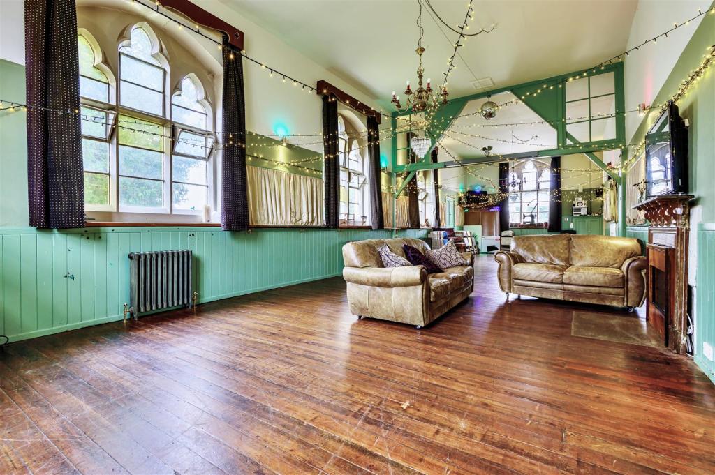 3 bedroom detached house for sale in Lower Road, East Farleigh