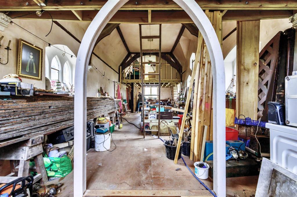 3 bedroom detached house for sale in Lower Road, East Farleigh