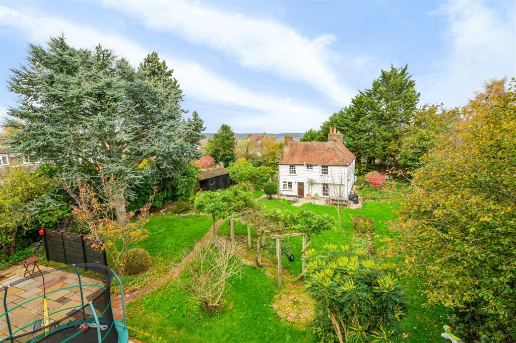 3 bedroom detached house for sale in Norman Road, West Malling, ME19