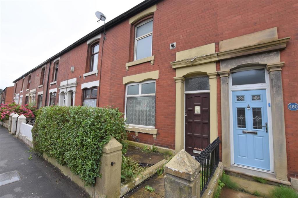 3 bedroom terraced house for rent in Bolton Road, Blackburn, BB2