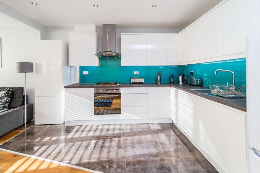 Main image of property: London Street, BASINGSTOKE