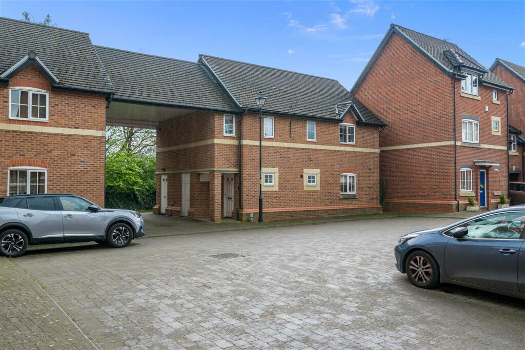2 bedroom apartment for sale in Springbank Gardens, Lymm, WA13