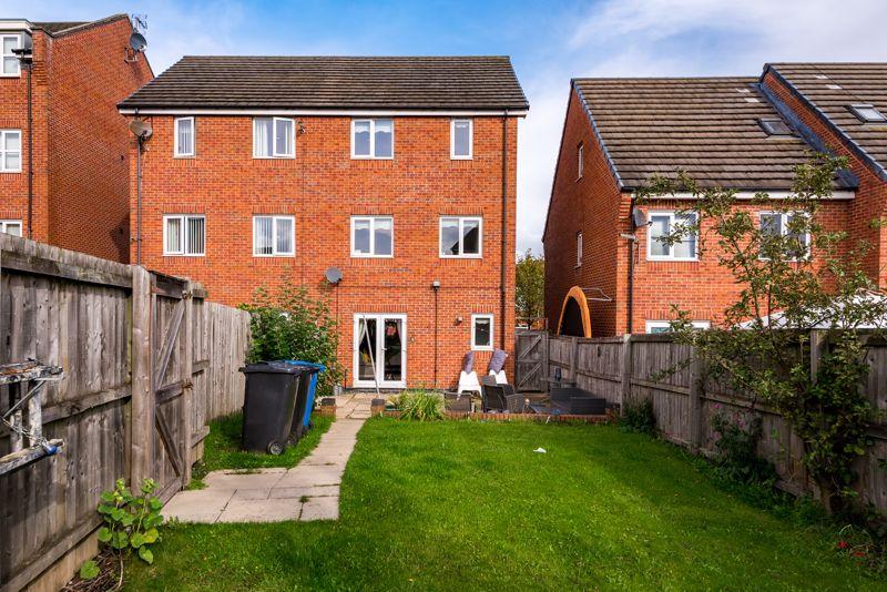 5 bedroom semidetached house for sale in Redfern Walk, Marsh House