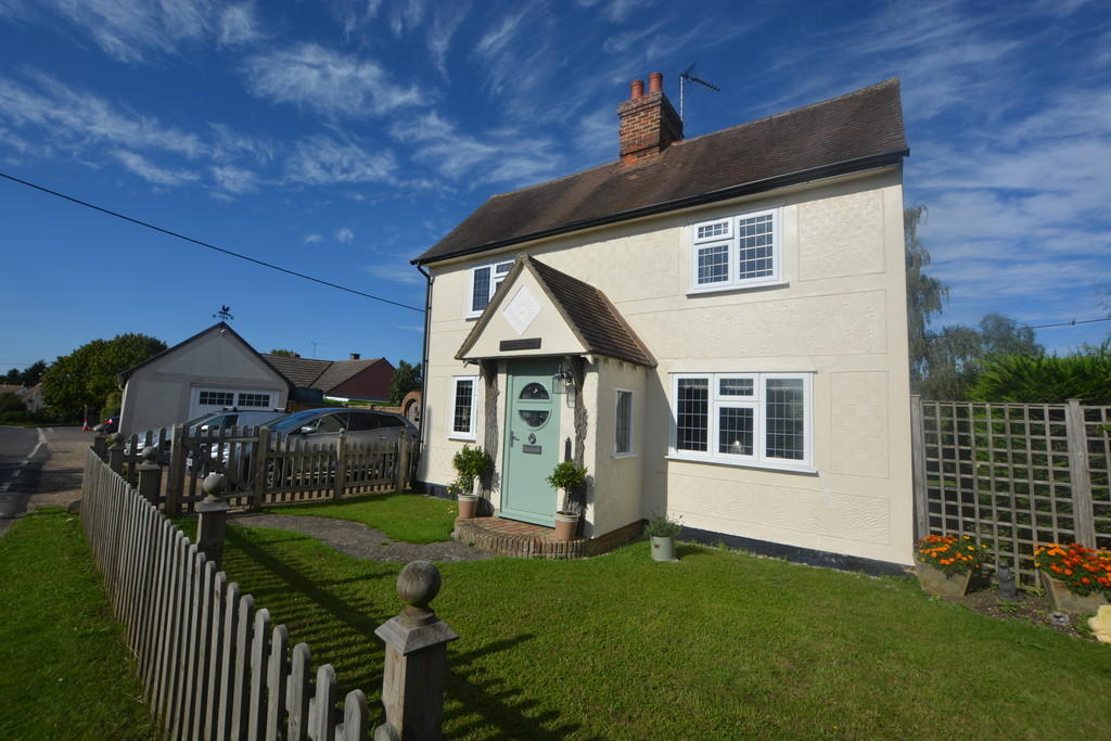 3 bedroom detached house for sale in Blackmore End, CM7