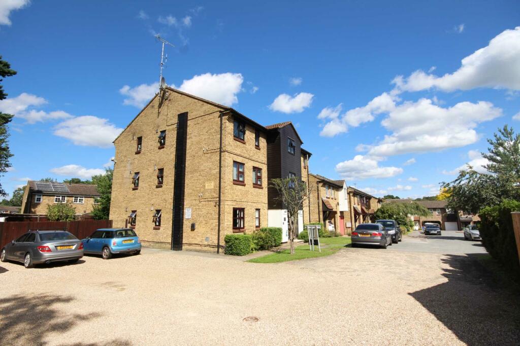 Studio flat for sale in Chisbury Close, Bracknell, RG12
