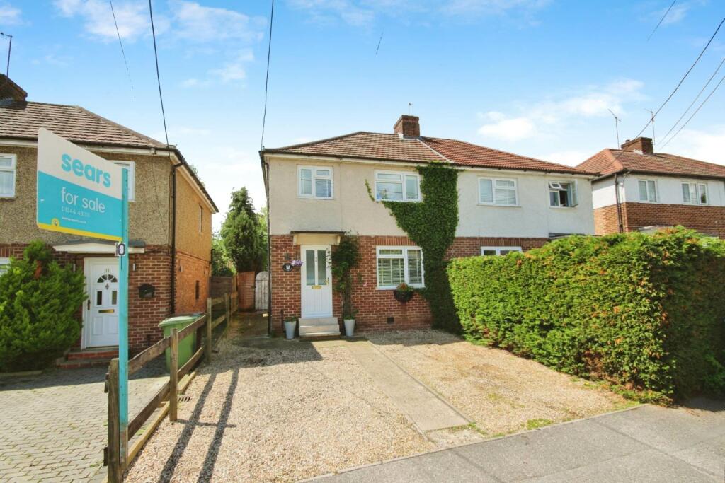 3 bedroom semidetached house for sale in Wokingham Road, Bracknell, RG42