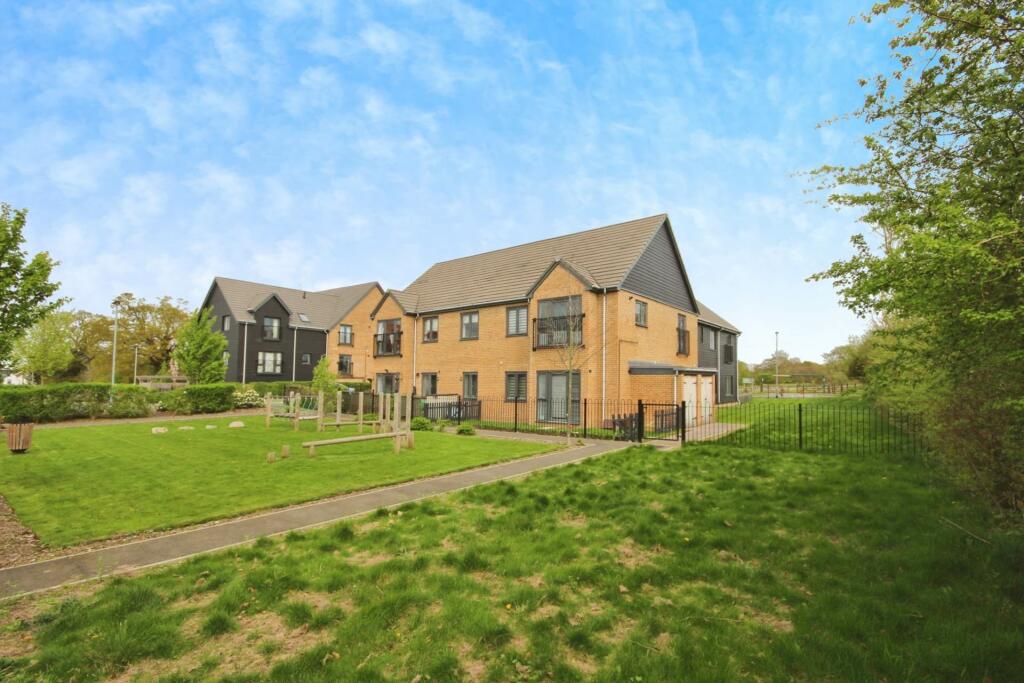 2 bedroom apartment for sale in Trussell Road, Warfield, RG42