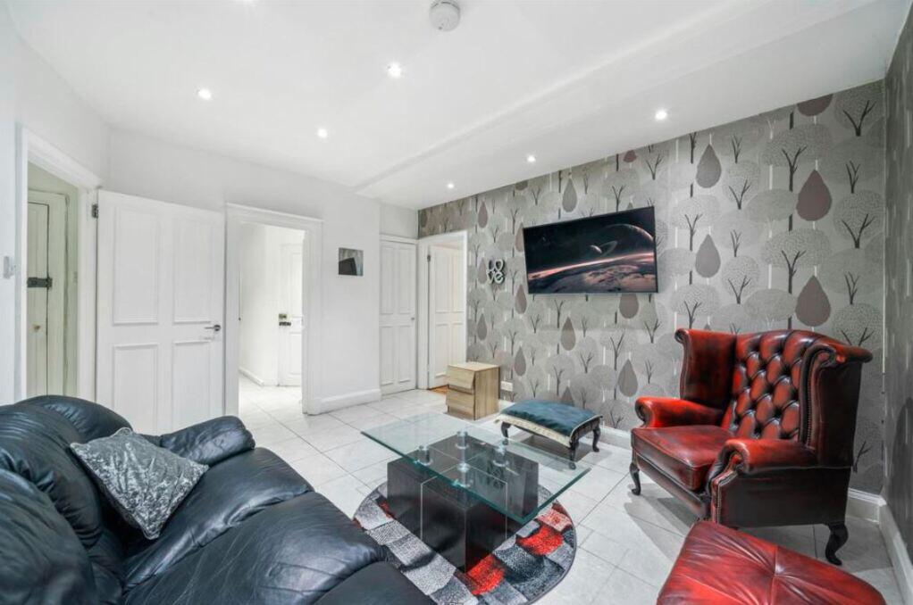 Main image of property: Quebec Court, 21              Seymour Street