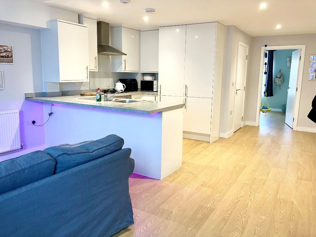 Main image of property: High Street, London Colney, St. Albans, Hertfordshire, AL2