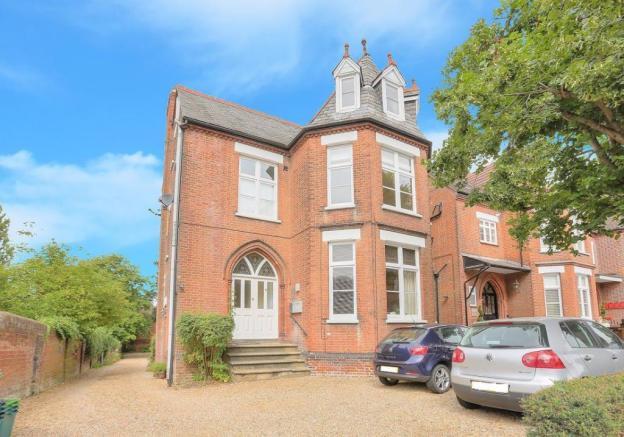 Main image of property: Beaconsfield Road, St. Albans, AL1 3RD