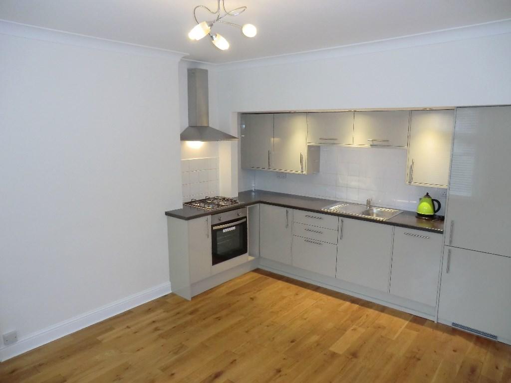 2 bedroom flat for rent in Prospect Road, St. Albans ...