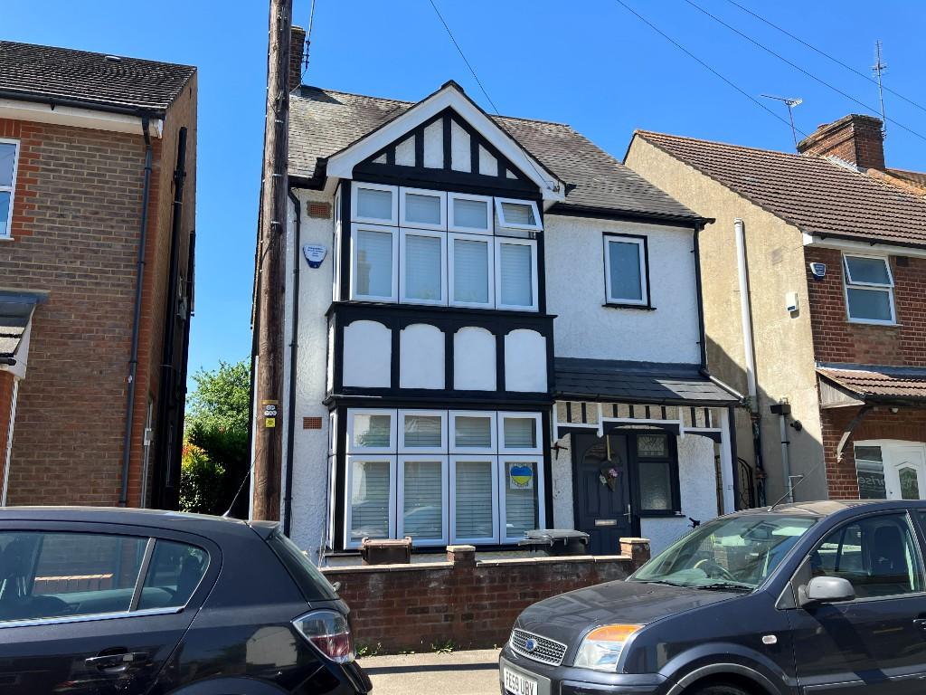 Main image of property: 27 Royston Road, St. Albans, Hertfordshire, AL1 5NF