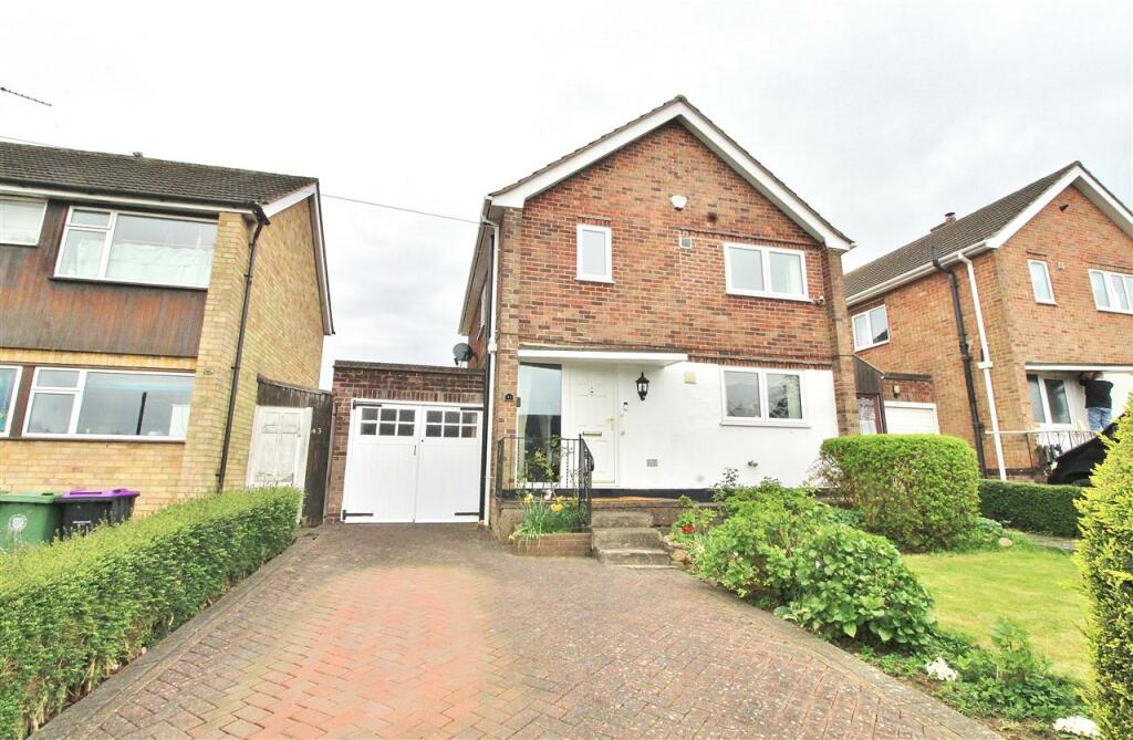 3 bedroom detached house for sale in High Road, Barrowby, NG32