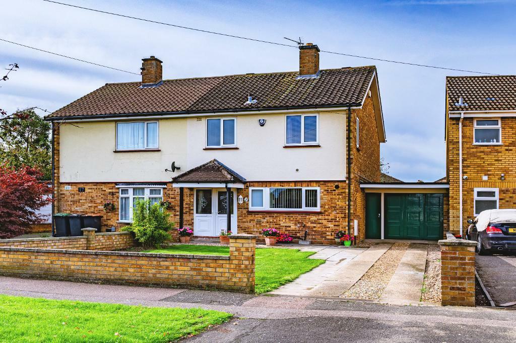 3 bedroom semidetached house for sale in Putnoe Heights, Bedford, MK41