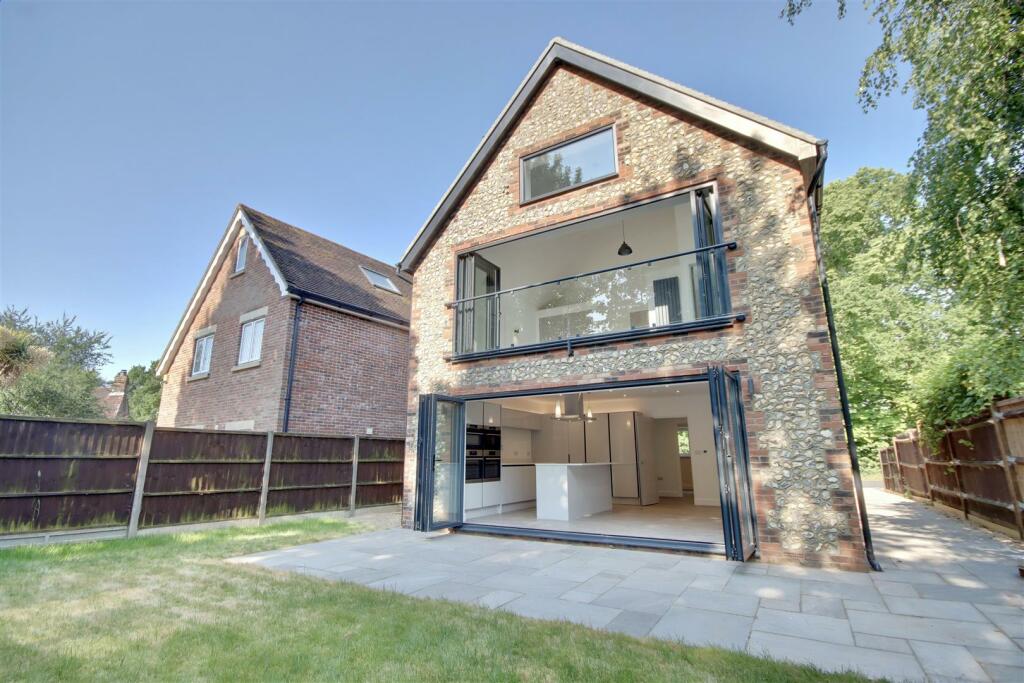 3 bedroom detached house for sale in Durrants Road, Rowland's Castle, PO9