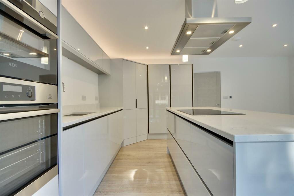 3 bedroom detached house for sale in Durrants Road, Rowland's Castle, PO9