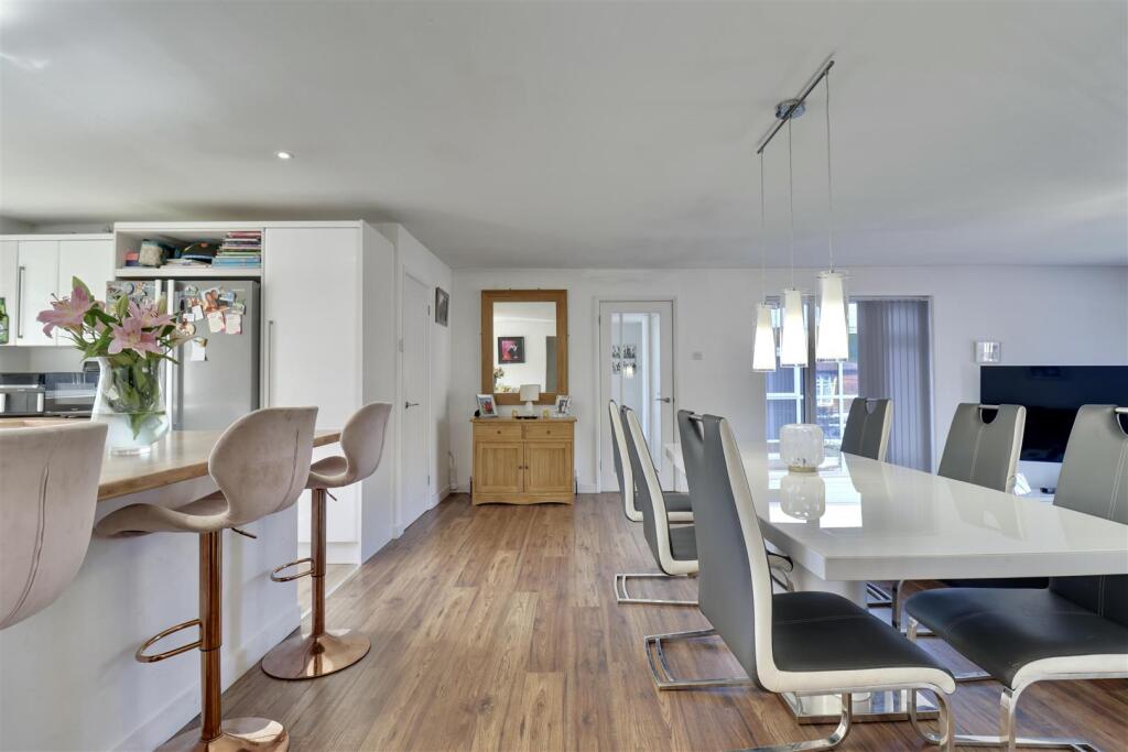 Main image of property: London Road, Horndean, Waterlooville