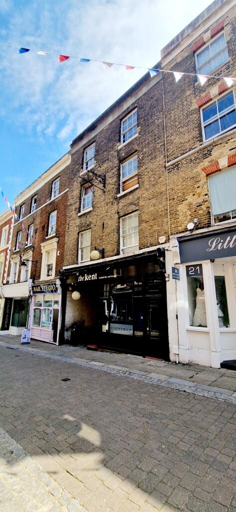 Main image of property: 20 High Street, Gravesend, Kent, DA11