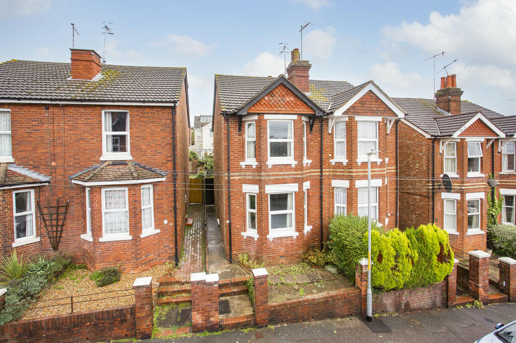 2 bedroom semidetached house for sale in Dynevor Road, Tunbridge Wells
