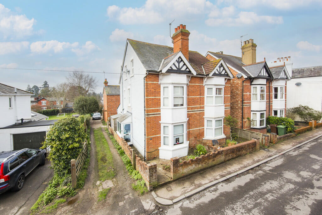 4 bedroom semi-detached house for sale in Vale Road, Southborough, TN4