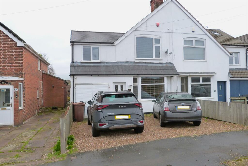 4 bedroom semi-detached house for sale in Colby Road, Thurmaston, Leicester, LE4