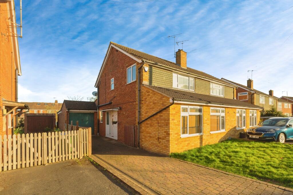 Main image of property: New Meadow, Aylesbury, Buckinghamshire, HP21