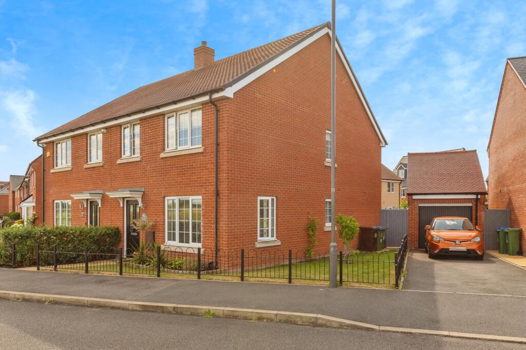 Main image of property: Clemens Road, AYLESBURY, Buckinghamshire, HP18